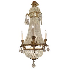 Antiguo candelabro francés Luis XVI de bronce dorado y cuentas de cristal, Circa 1890