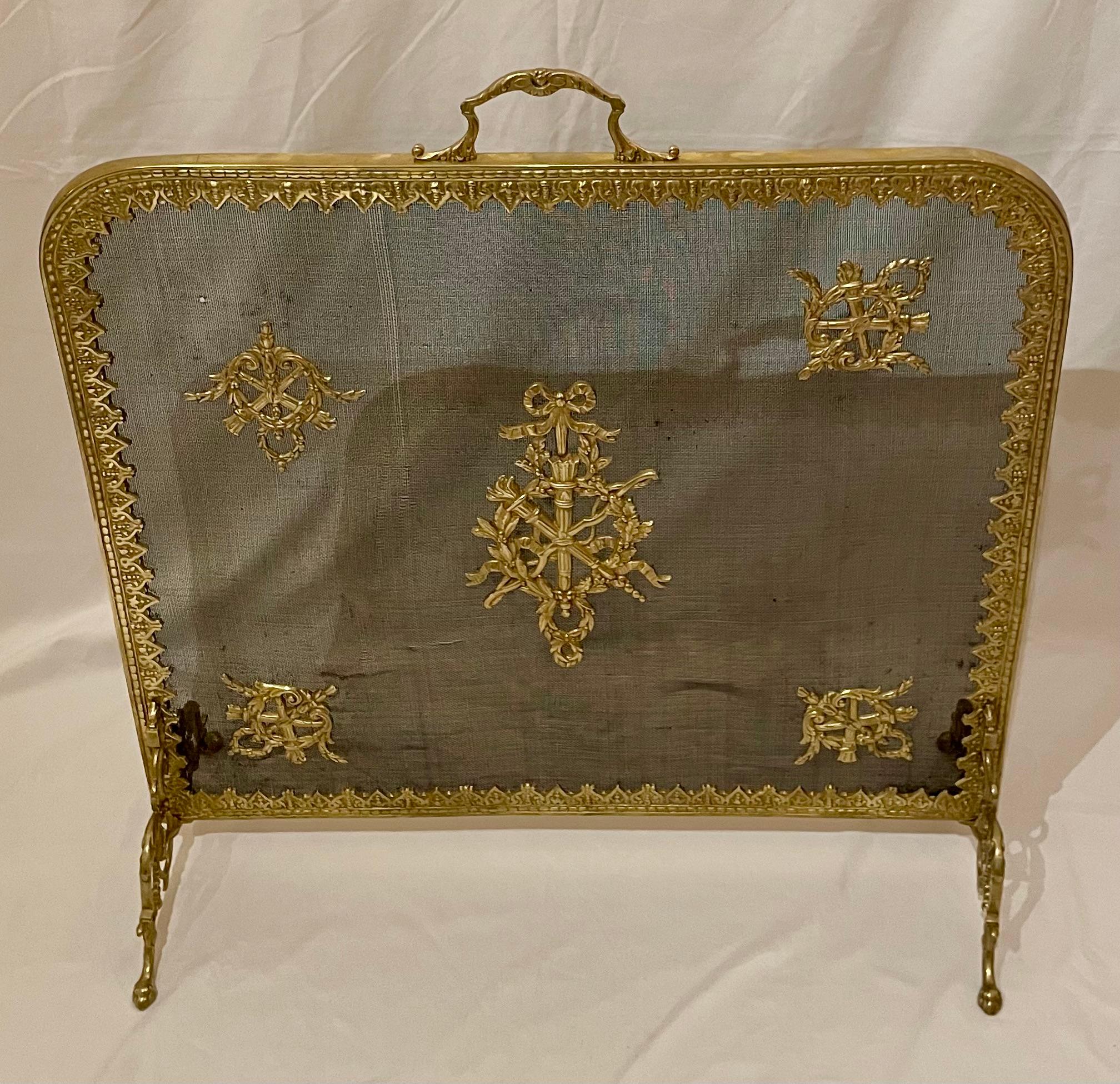 Francese Antique French Luigi XVI Parafuoco in bronzo dorato, 1900 circa. in vendita