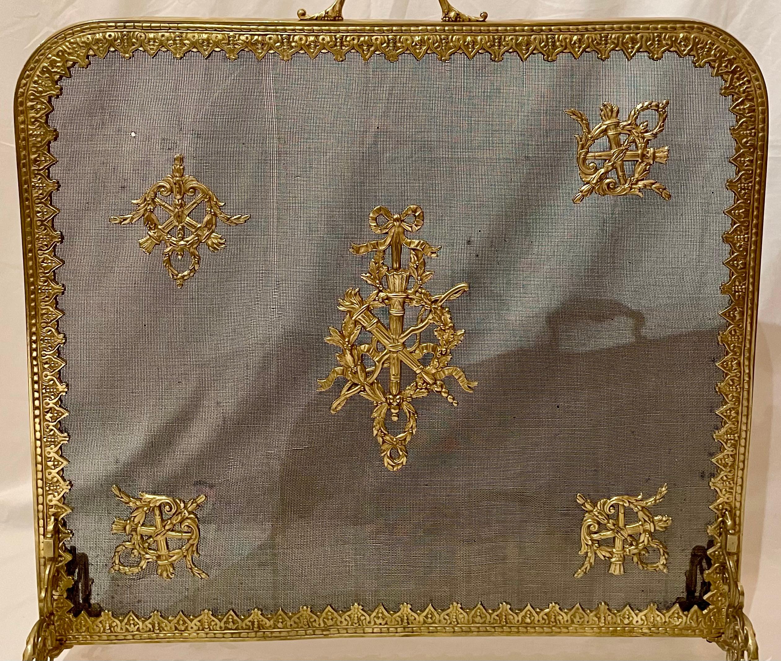 Antique French Luigi XVI Parafuoco in bronzo dorato, 1900 circa. In condizioni buone in vendita a New Orleans, LA