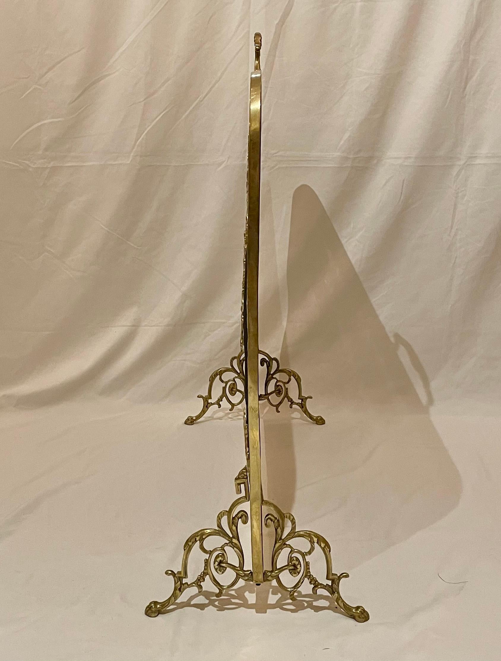 XX secolo Antique French Luigi XVI Parafuoco in bronzo dorato, 1900 circa. in vendita