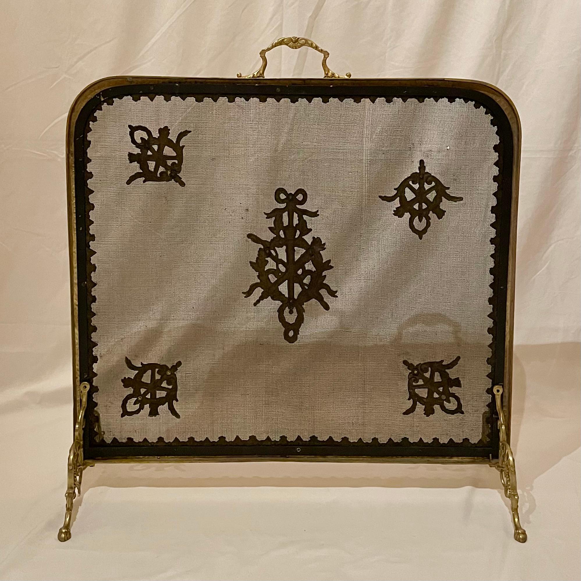 Bronzo Antique French Luigi XVI Parafuoco in bronzo dorato, 1900 circa. in vendita