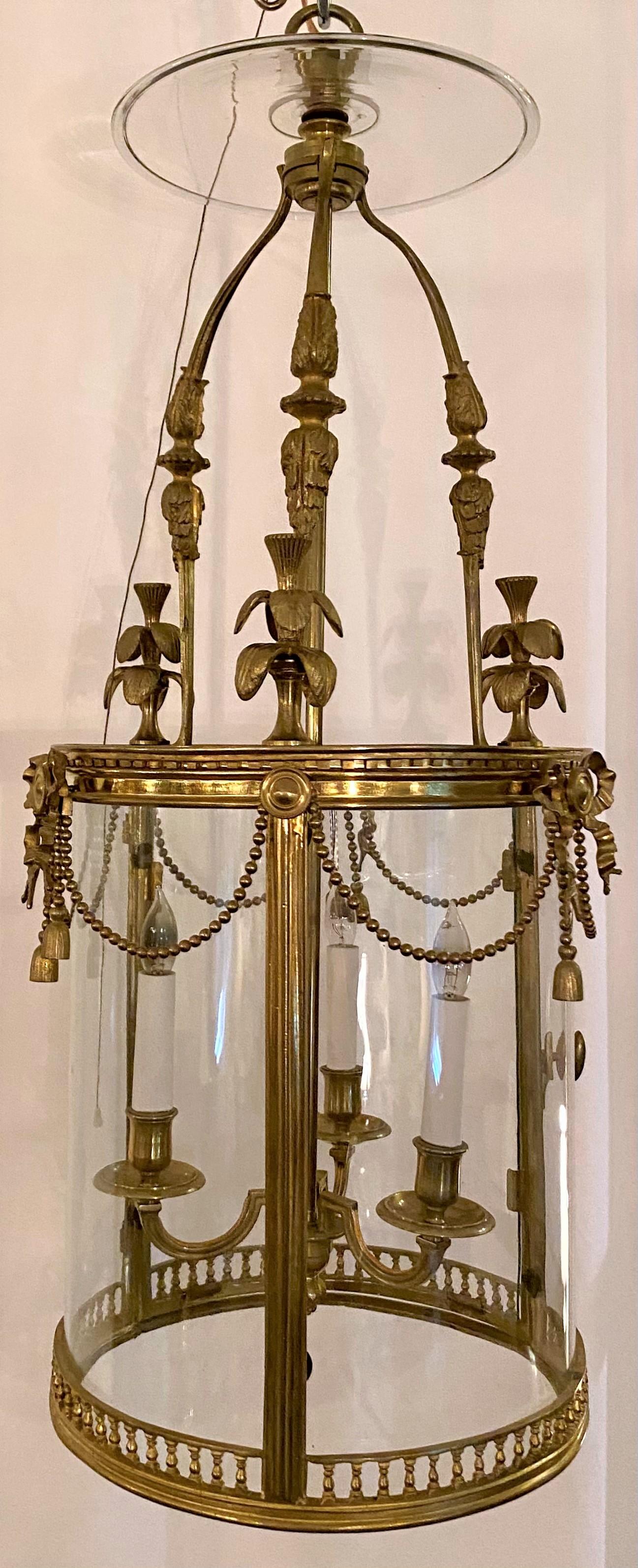 Antique Louis XVI fine gold bronze hall lantern, circa 1880-1890.
LAN070.