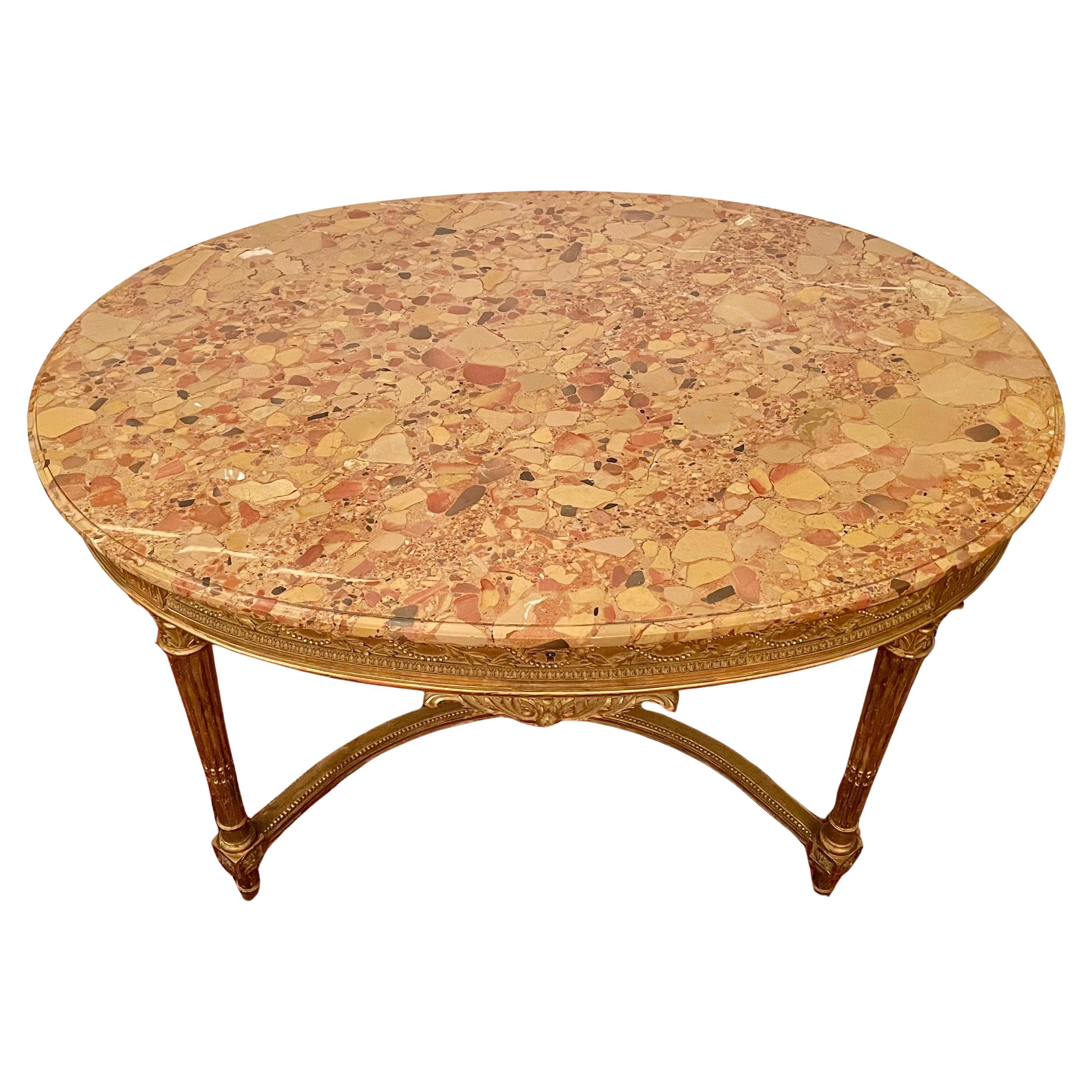 XIXe siècle Ancienne table centrale française Louis XVI en or avec plateau en marbre, vers 1880. en vente