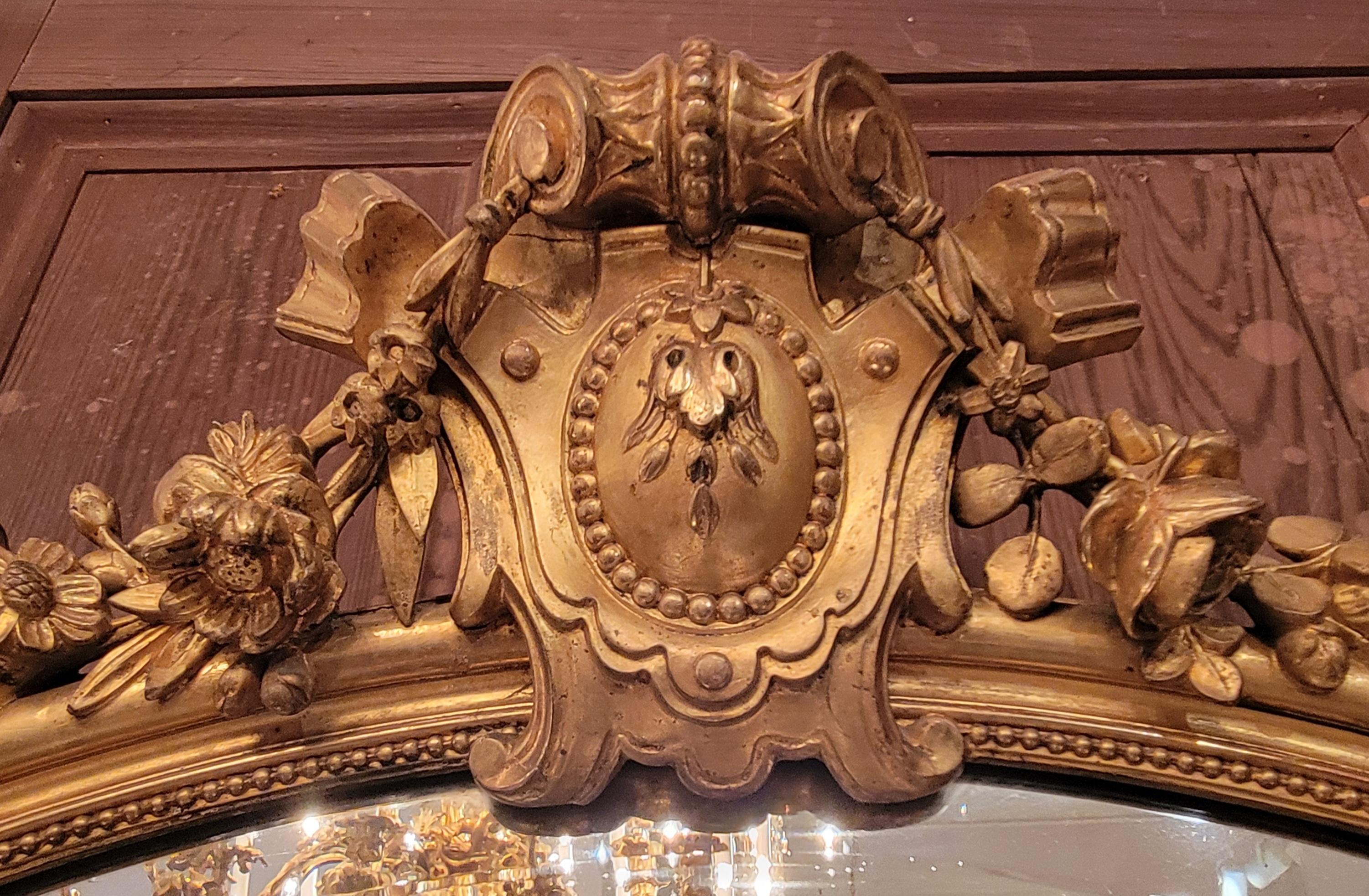 Antiker französischer Louis-XVI-Spiegel mit Blattgold und Facettenschliff, CIRCA 1890.
Ein schöner alter französischer antiker Spiegel.