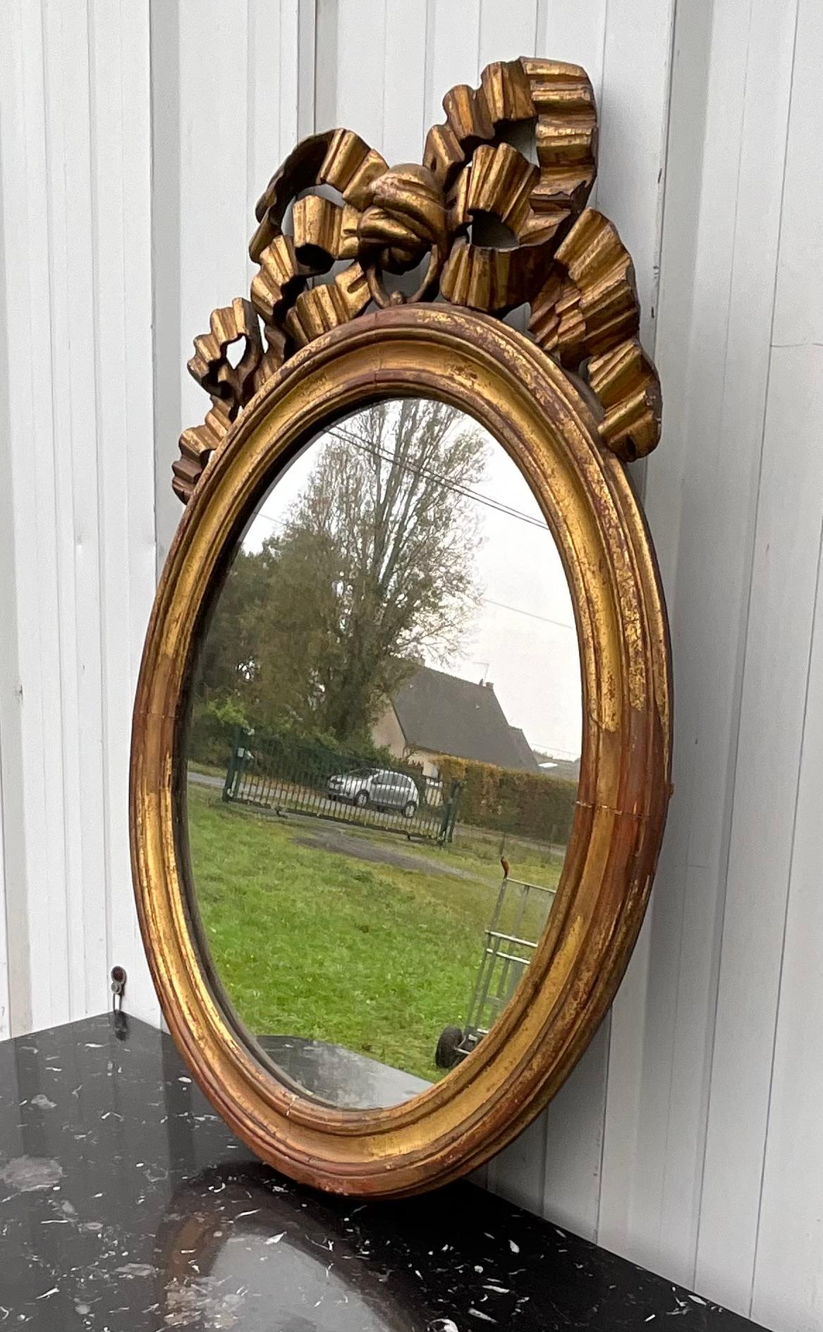 Antique Mirror francese di ispirazione Luigi XVI, XIX secolo - Un capolavoro senza tempo

Questo specchio antico francese, ispirato allo stile Luigi XVI e risalente al XIX secolo, incarna l'eleganza senza tempo e la raffinata maestria dell'epoca.