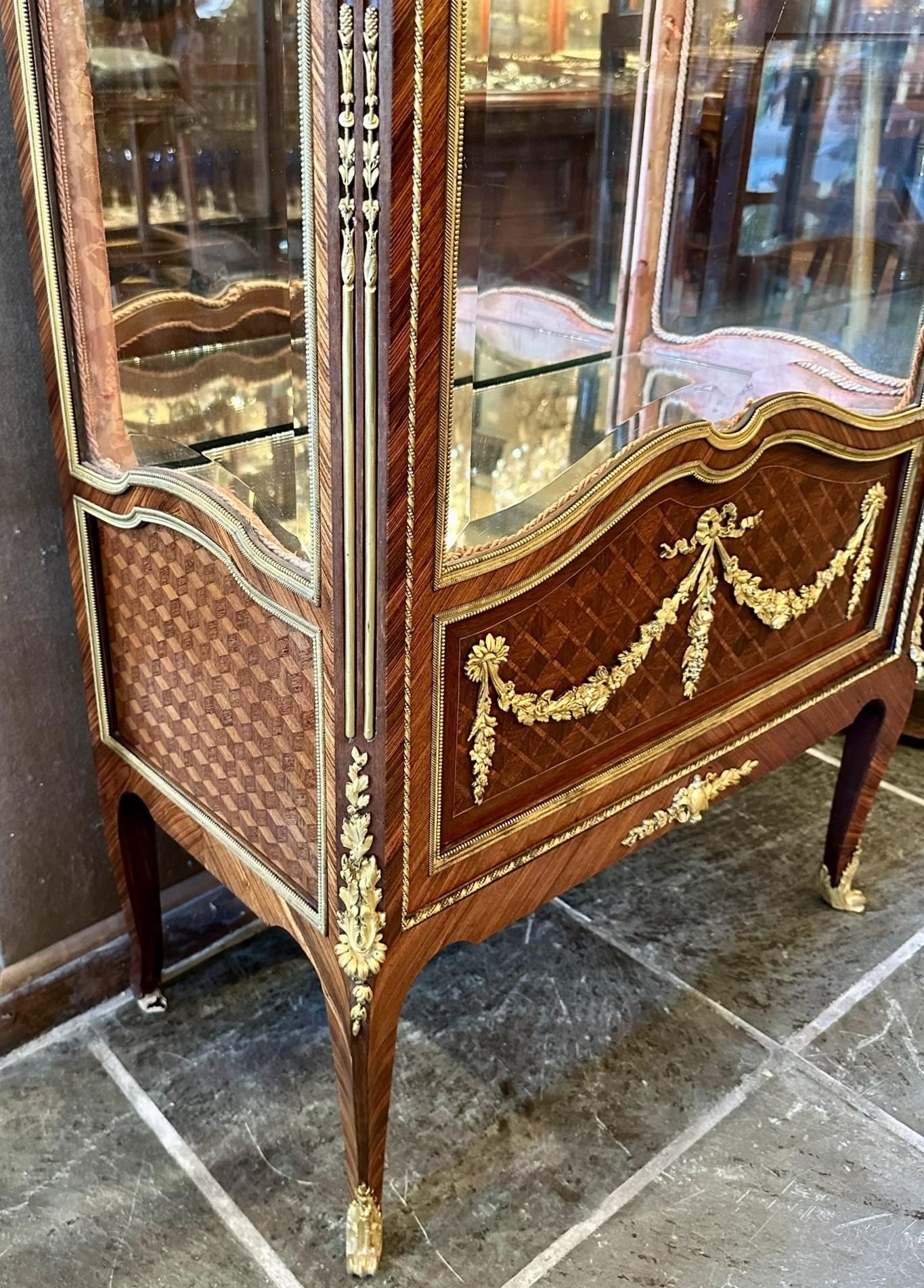 Antique French Louis XVI Kingwood & Bronze D'Oré Vitrine mit abgeschrägtem Glas im Angebot 3