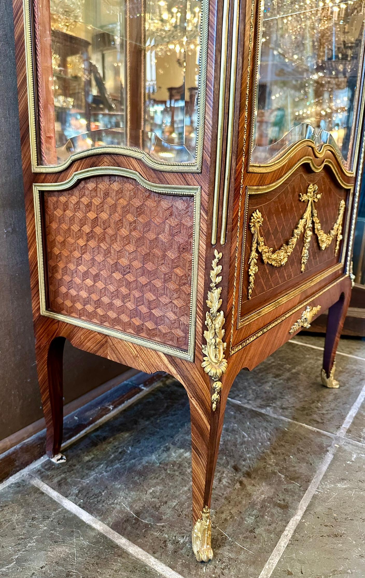 Antique French Louis XVI Kingwood & Bronze D'Oré Vitrine mit abgeschrägtem Glas im Angebot 4
