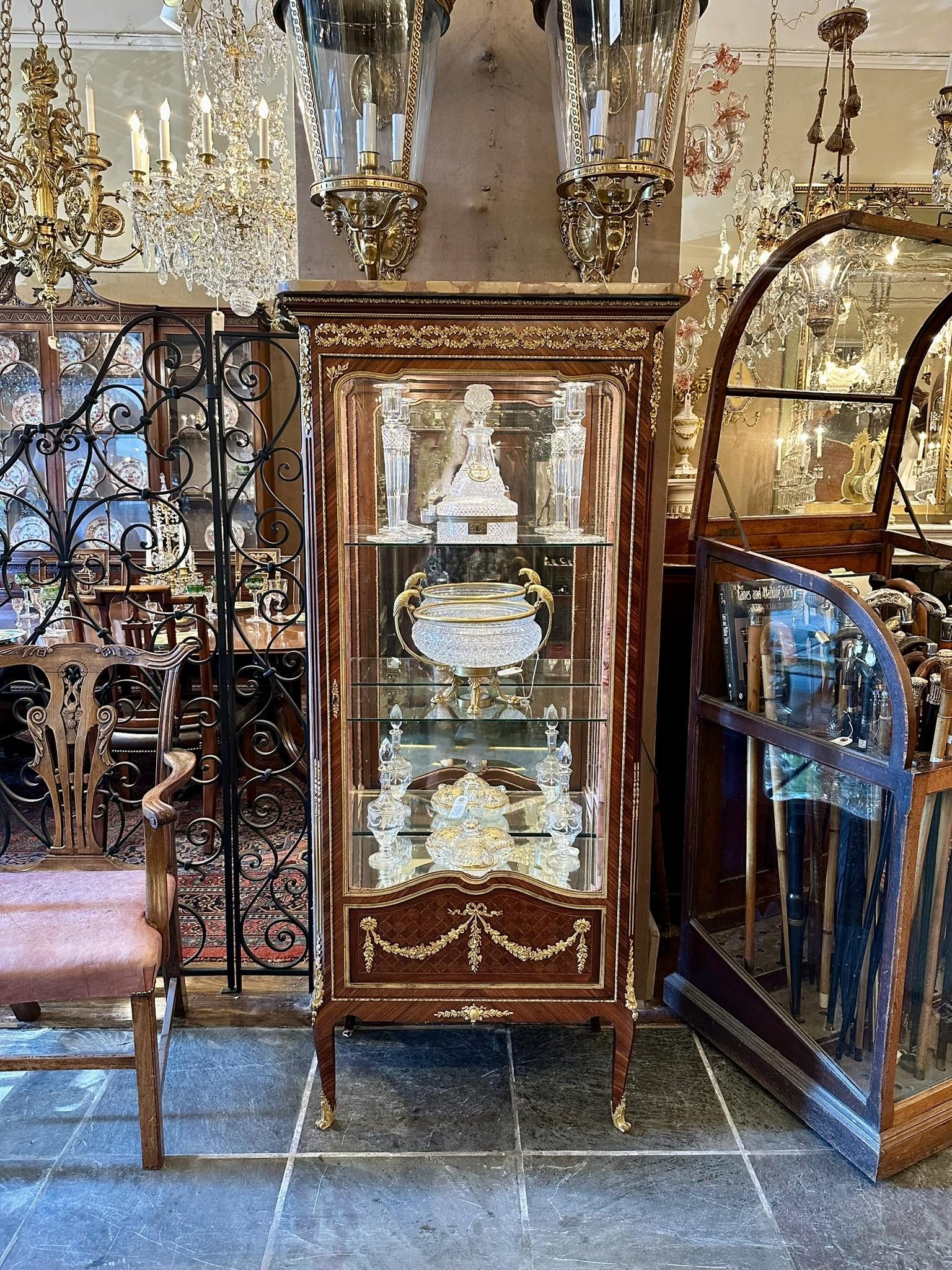 Antique French Louis XVI Kingwood & Bronze D'Oré Vitrine mit abgeschrägtem Glas im Angebot 7