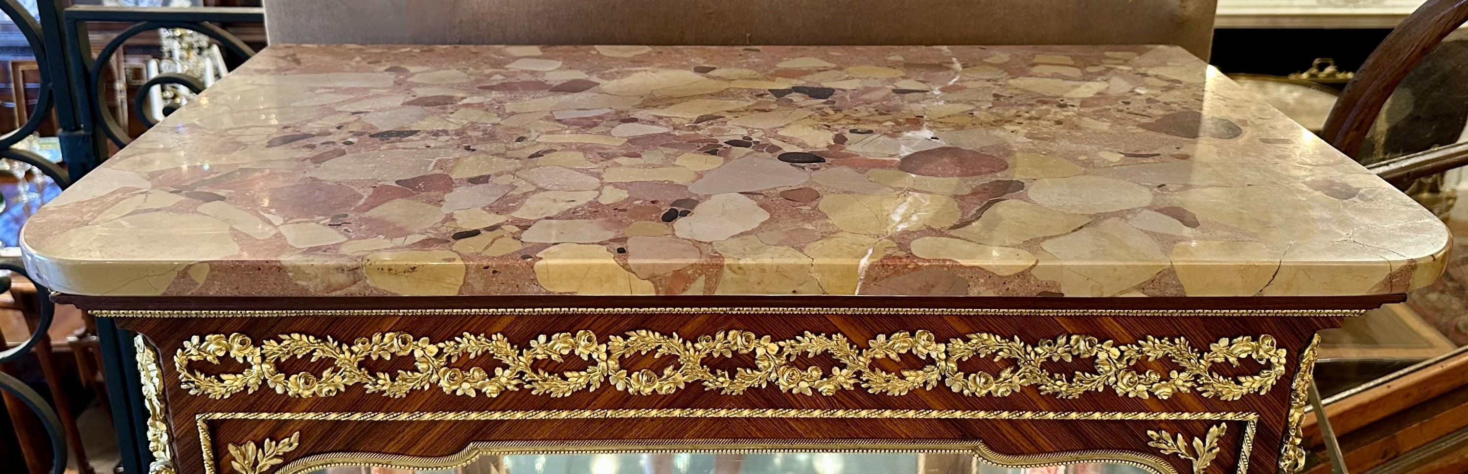 Antique French Louis XVI Kingwood & Bronze D'Oré Vitrine mit abgeschrägtem Glas (Abgeschrägt) im Angebot