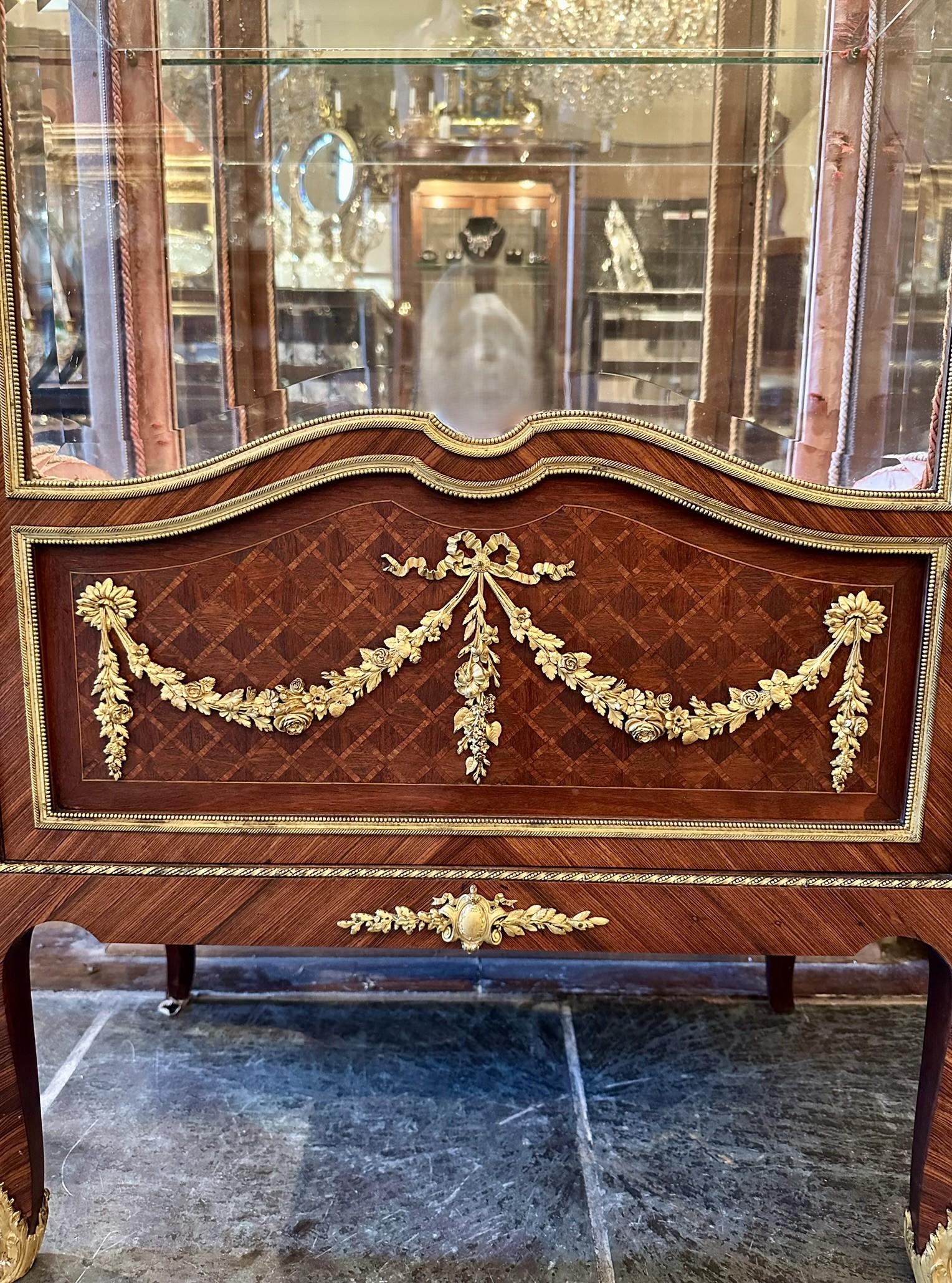 Antique French Louis XVI Kingwood & Bronze D'Oré Vitrine mit abgeschrägtem Glas im Angebot 2