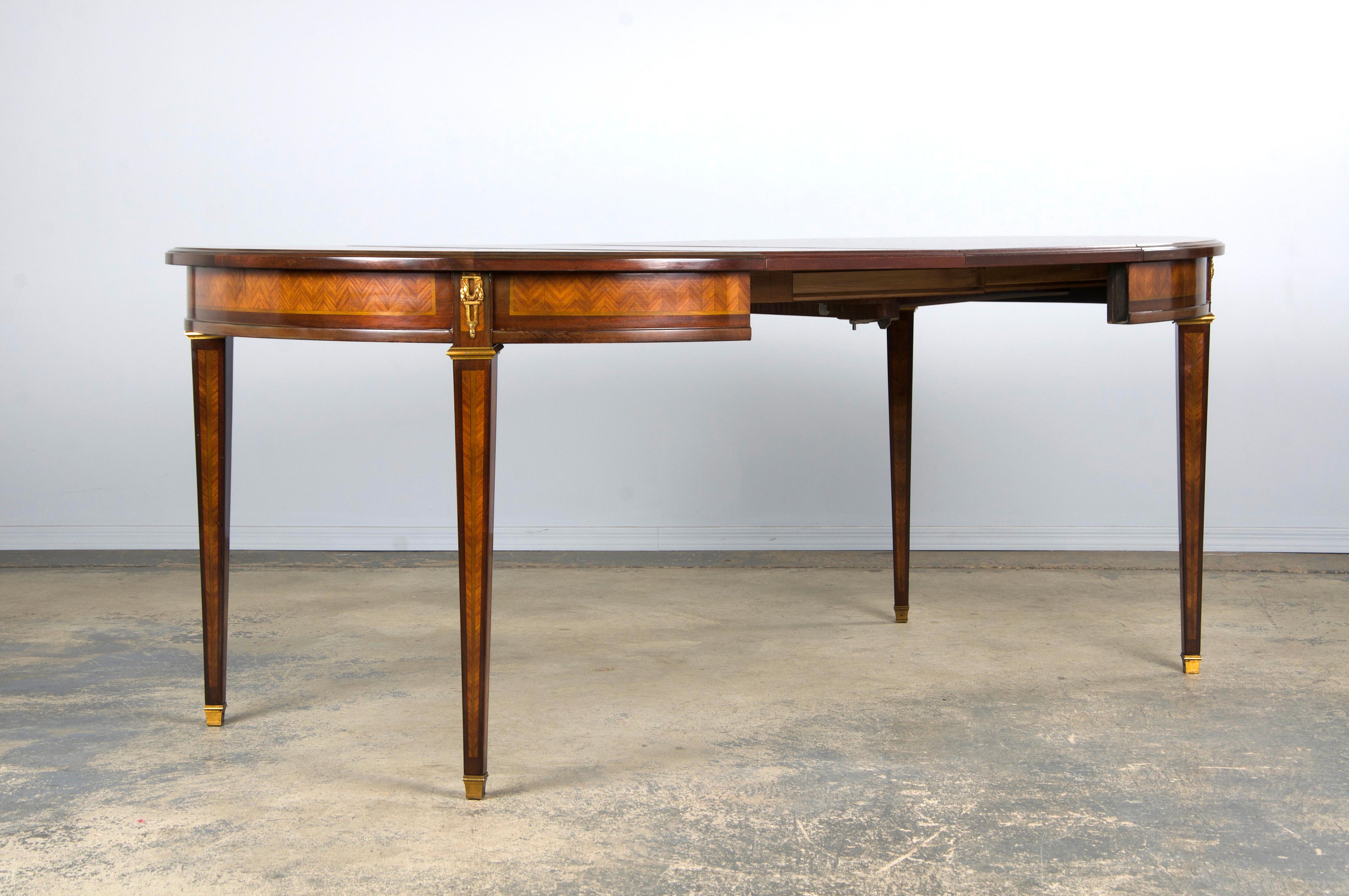 Antiker französischer Louis XVI Kingwood ausziehbarer runder Esstisch mit Intarsien im Angebot 11