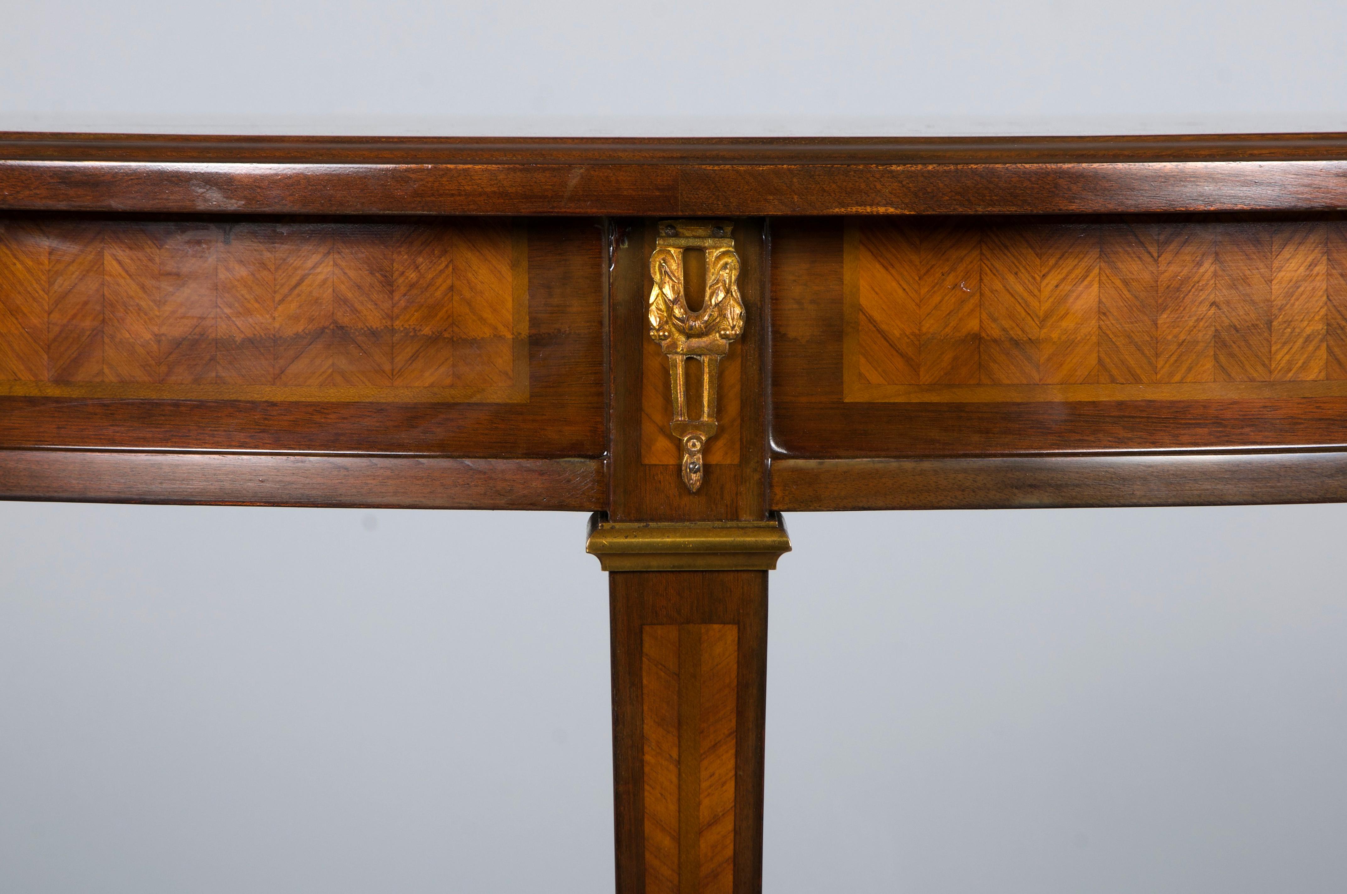 Antiker französischer Louis XVI Kingwood ausziehbarer runder Esstisch mit Intarsien (Handgeschnitzt) im Angebot