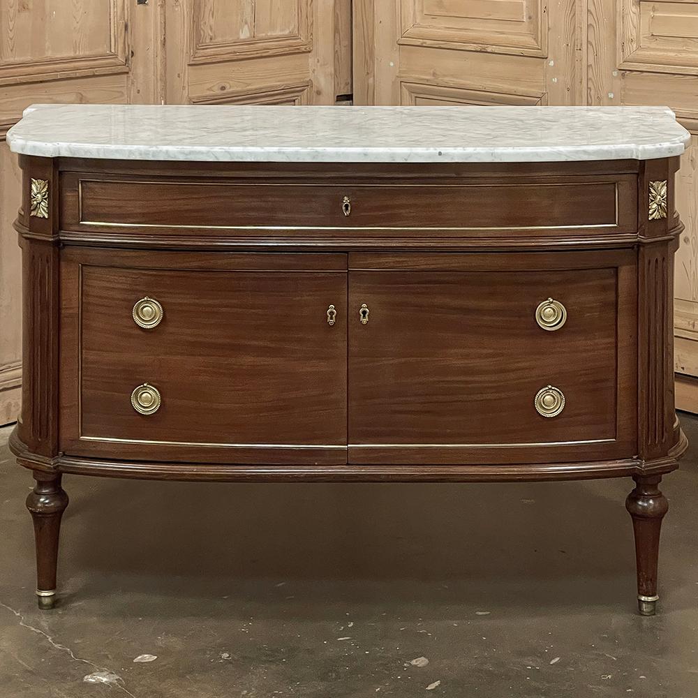 Antikes französisches Louis-XVI-Mahagoni-Buffet ~ Kommode mit Carrara-Marmor (Französisch) im Angebot