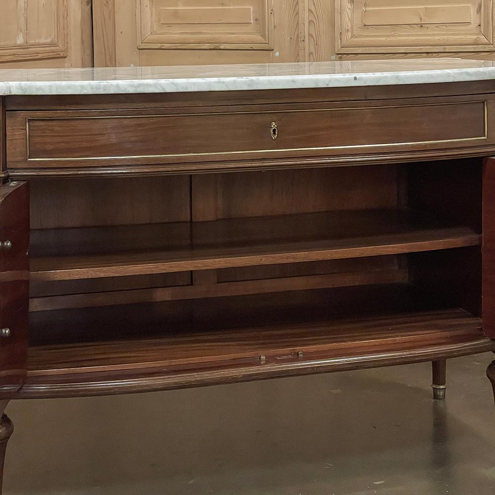 20ième siècle Ancienne commode française Louis XVI en acajou avec marbre de Carrare en vente