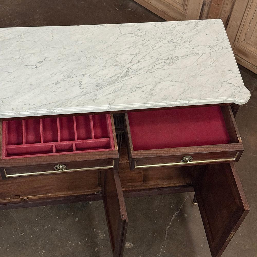 Antique French Louis XVI Buffet in mogano con marmo di Carrara in vendita 9