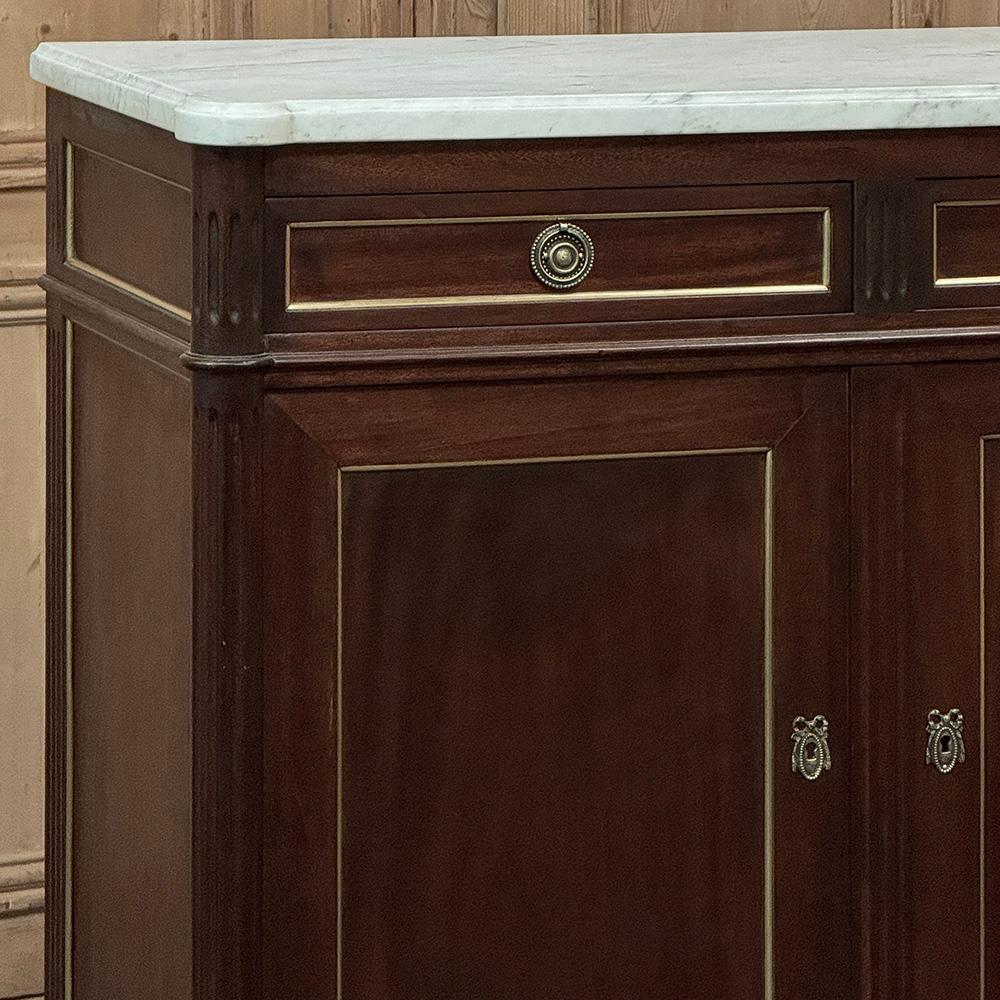 Fatto a mano Antique French Louis XVI Buffet in mogano con marmo di Carrara in vendita