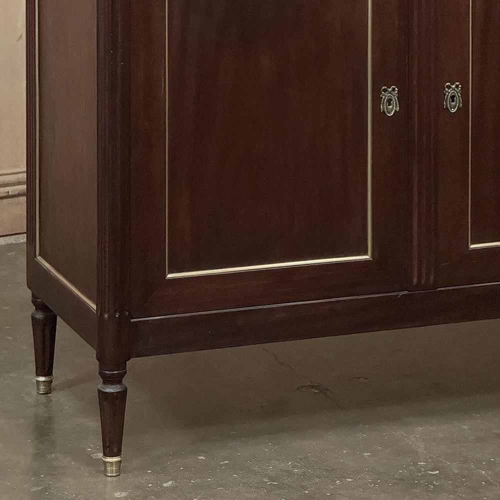 Antique French Louis XVI Buffet in mogano con marmo di Carrara In condizioni buone in vendita a Dallas, TX