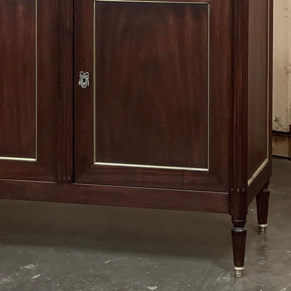 Antique French Louis XVI Buffet in mogano con marmo di Carrara in vendita 1