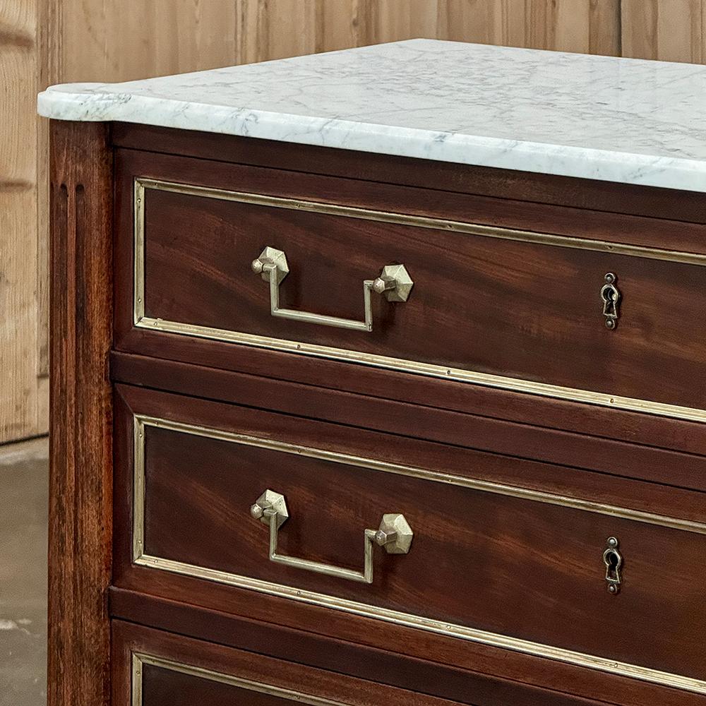 Antique French Louis XVI Commode in mogano con marmo di Carrara in vendita 2