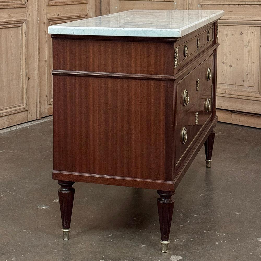 Antique French Louis XVI Mahogany Commode with Carrara Marble in vendita 2