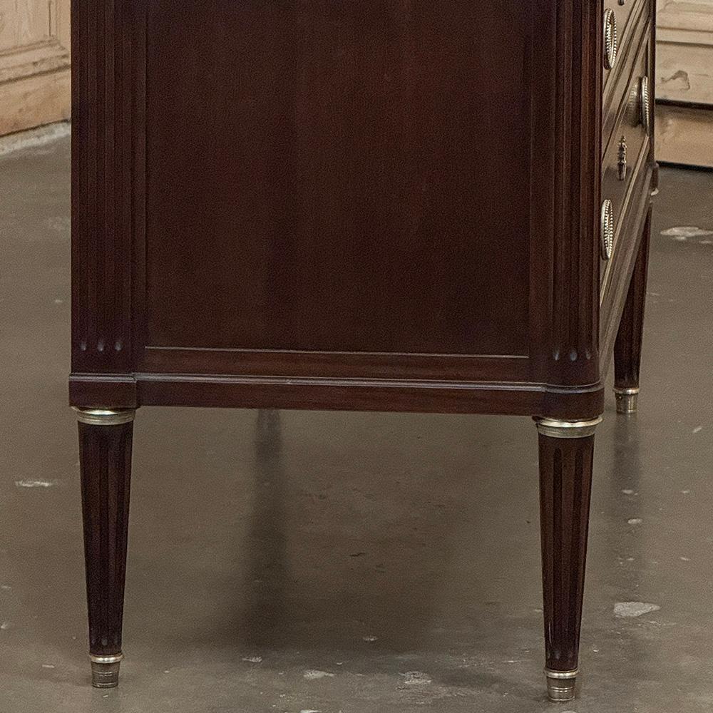 Ancienne commode française Louis XVI en acajou avec marbre de Carrare en vente 3