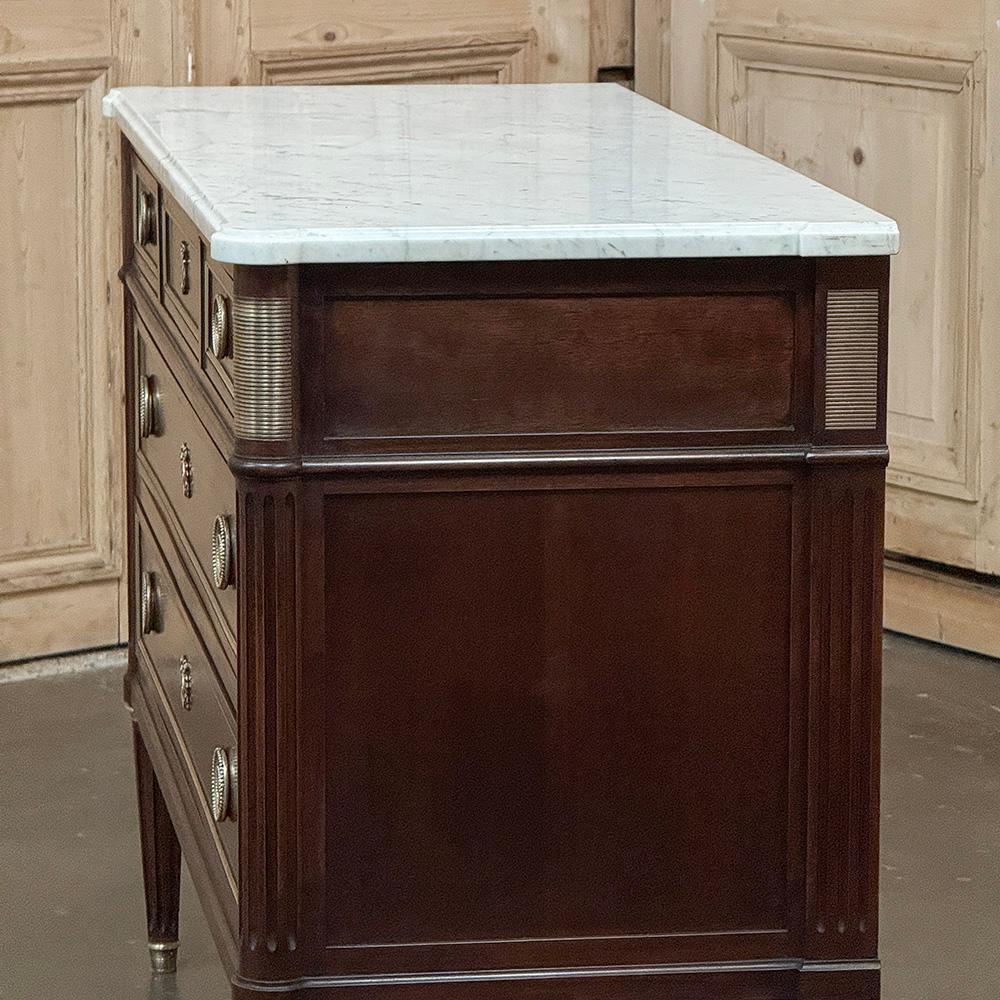 Ancienne commode française Louis XVI en acajou avec marbre de Carrare en vente 4