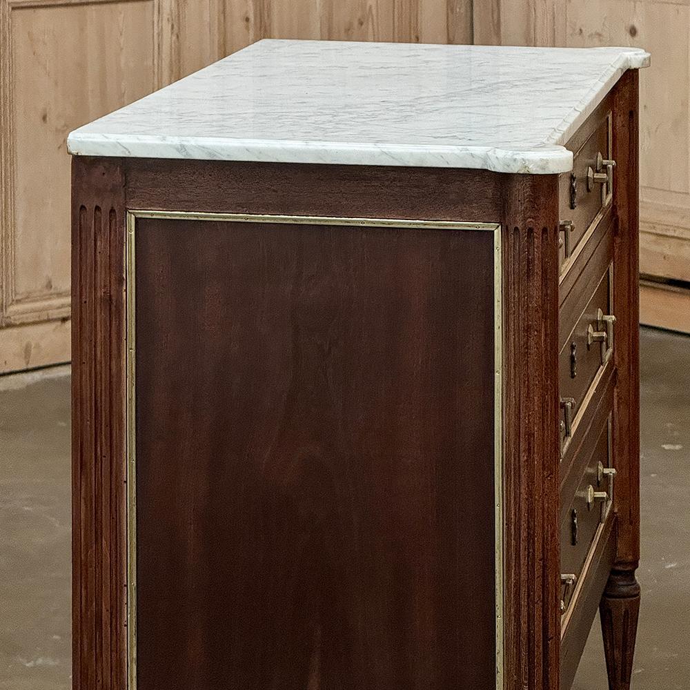 Antique French Louis XVI Commode in mogano con marmo di Carrara in vendita 4