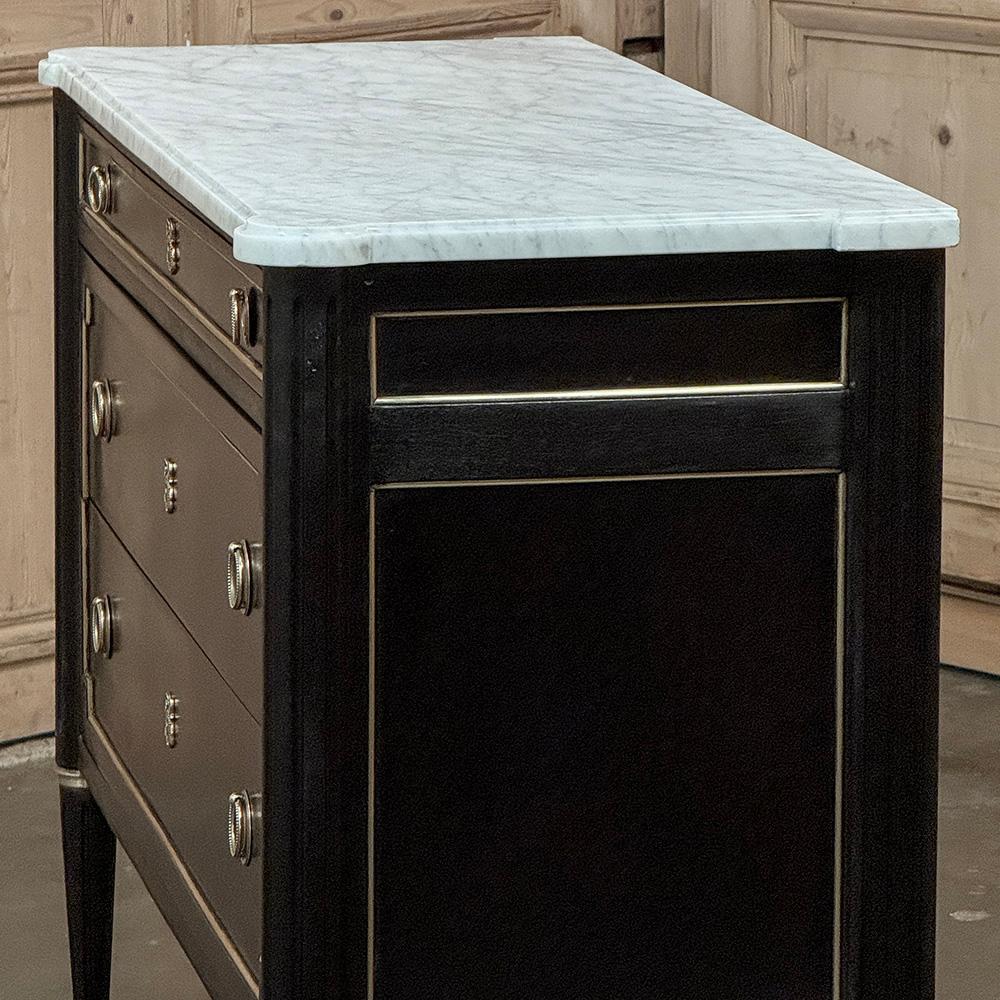 Antique French Louis XVI Mahogany Commode with Carrara Marble im Angebot 4