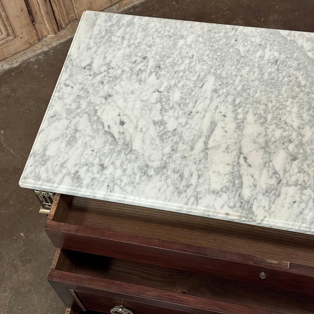 Antique French Louis XVI Commode in mogano con marmo di Carrara in vendita 5