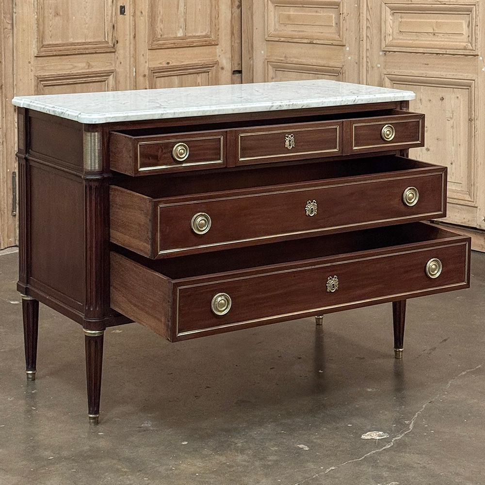 Ancienne commode française Louis XVI en acajou avec marbre de Carrare en vente 6