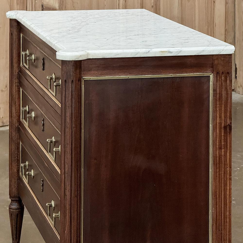 Antique French Louis XVI Commode in mogano con marmo di Carrara in vendita 6