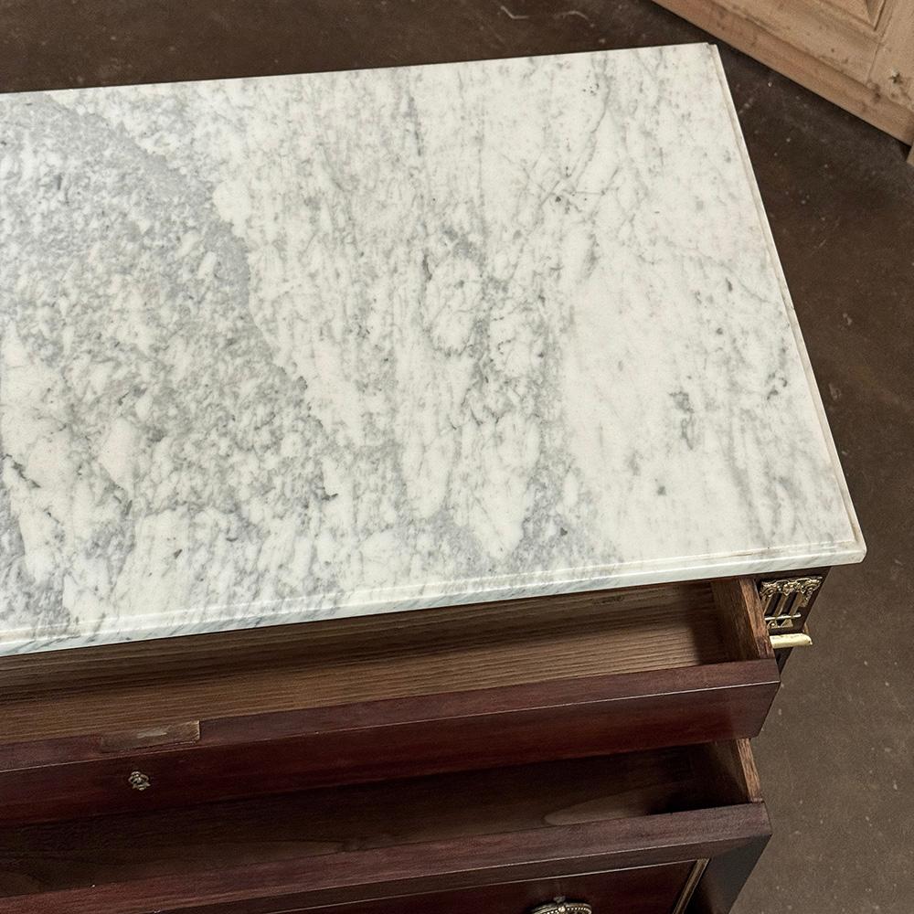 Antique French Louis XVI Commode in mogano con marmo di Carrara in vendita 6