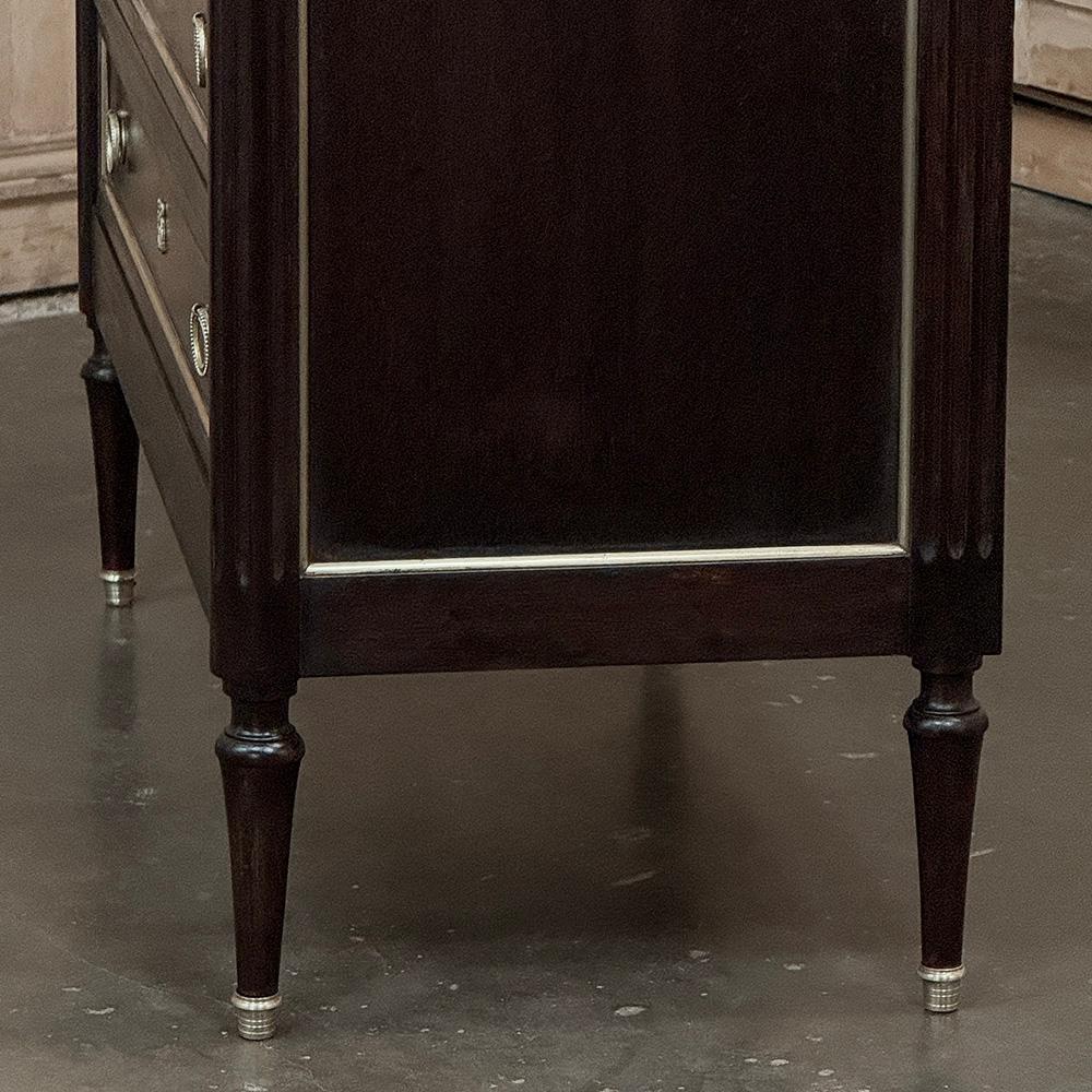 Ancienne commode française Louis XVI en acajou avec marbre de Carrare en vente 7