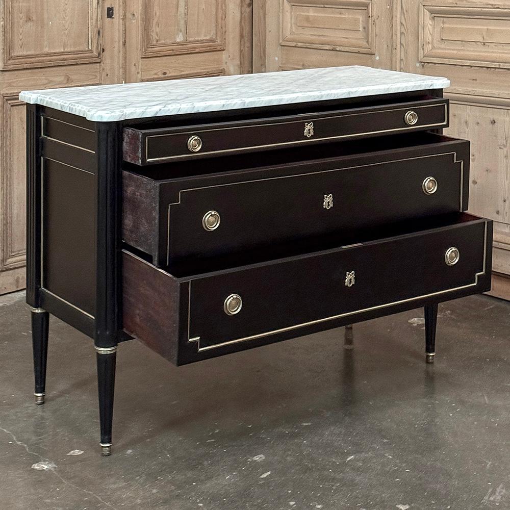 Antique French Louis XVI Mahogany Commode with Carrara Marble im Angebot 6