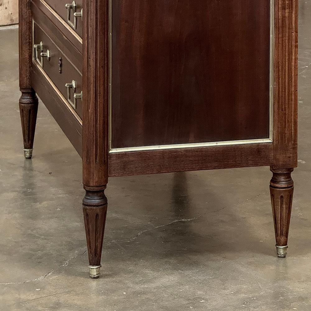 Antique French Louis XVI Commode in mogano con marmo di Carrara in vendita 7