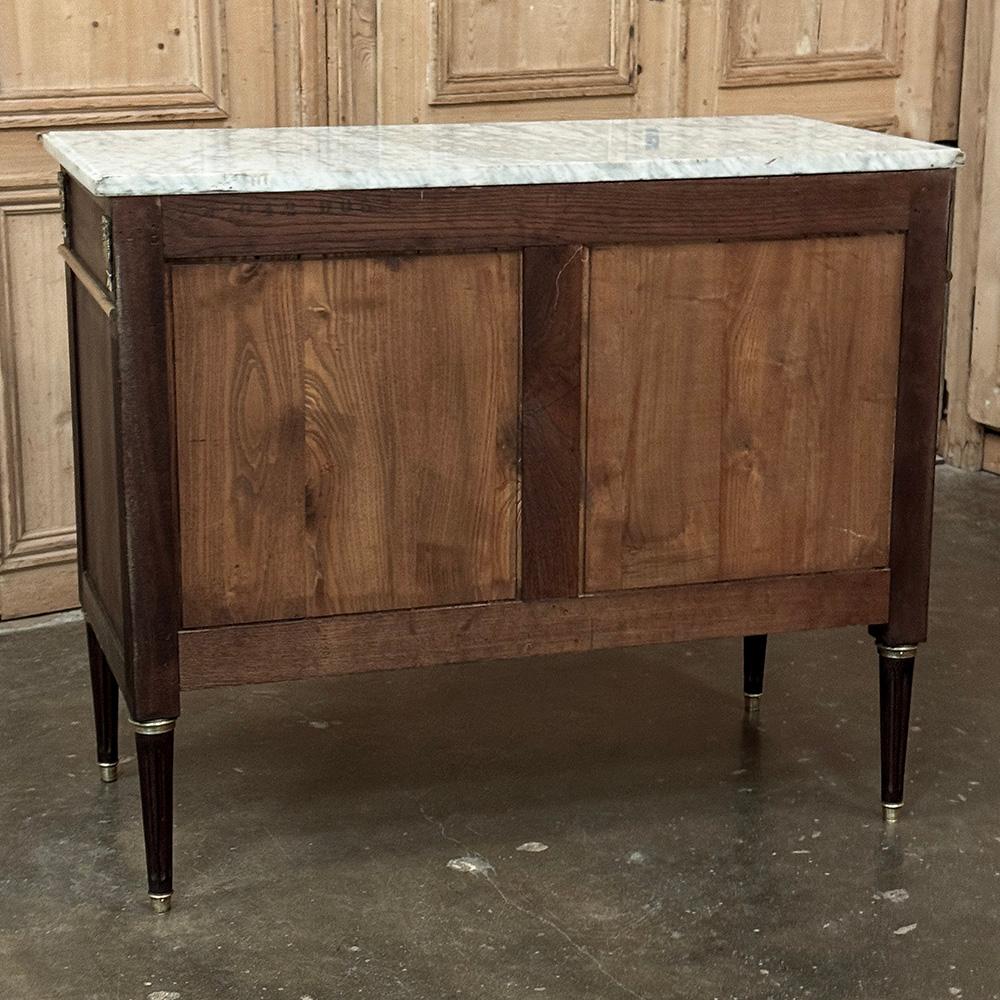 Antique French Louis XVI Commode in mogano con marmo di Carrara in vendita 7
