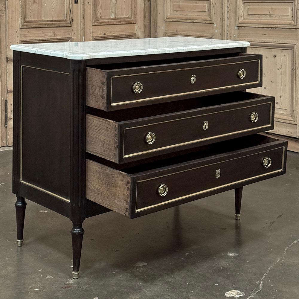 Ancienne commode française Louis XVI en acajou avec marbre de Carrare en vente 8