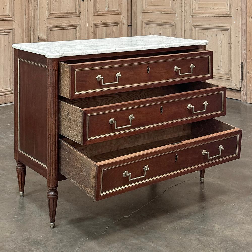 Antique French Louis XVI Commode in mogano con marmo di Carrara in vendita 8