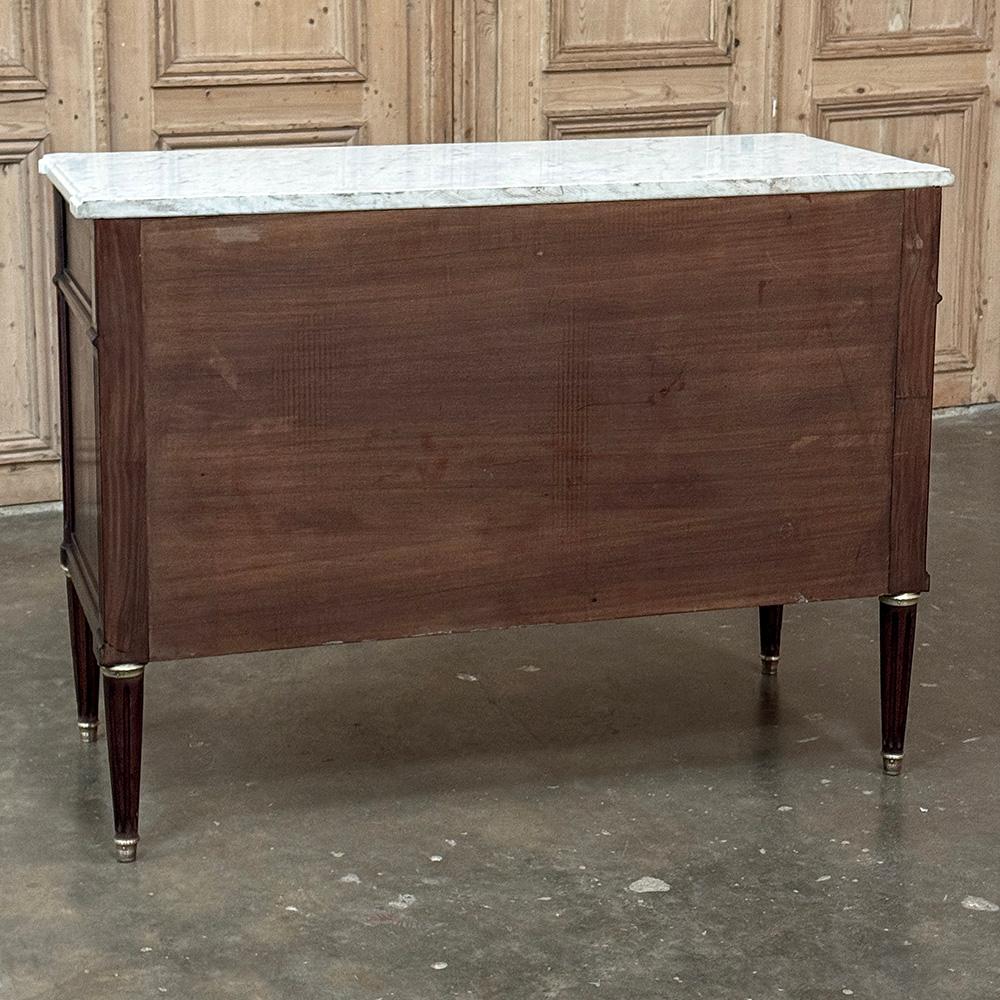 Ancienne commode française Louis XVI en acajou avec marbre de Carrare en vente 10