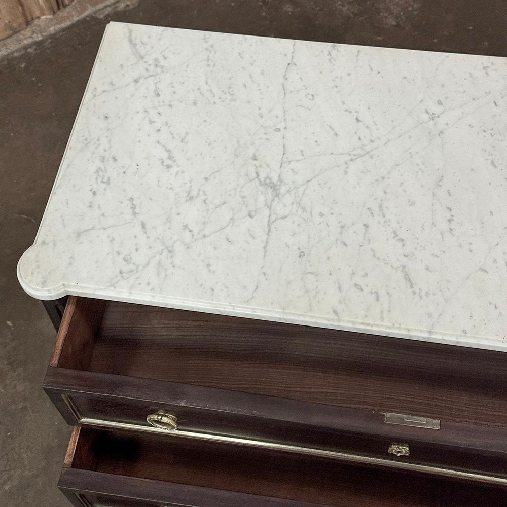 Ancienne commode française Louis XVI en acajou avec marbre de Carrare en vente 10