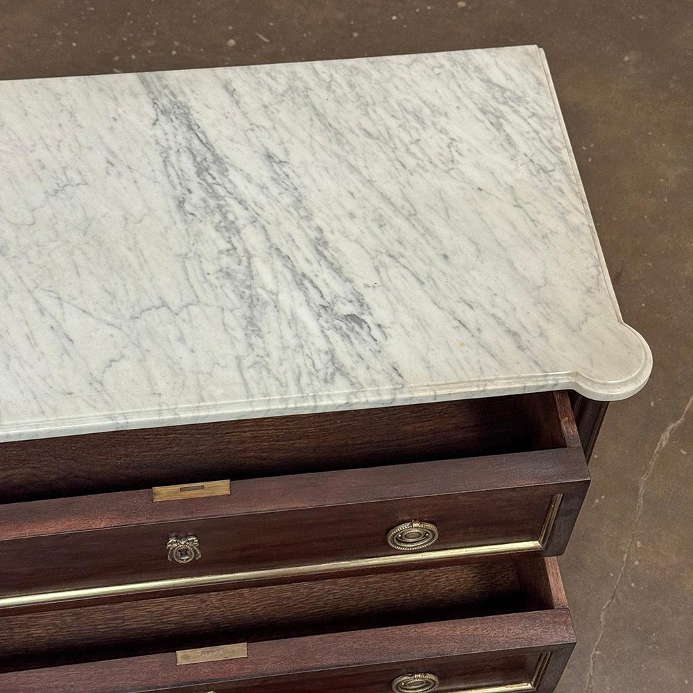 Ancienne commode française Louis XVI en acajou avec marbre de Carrare en vente 11