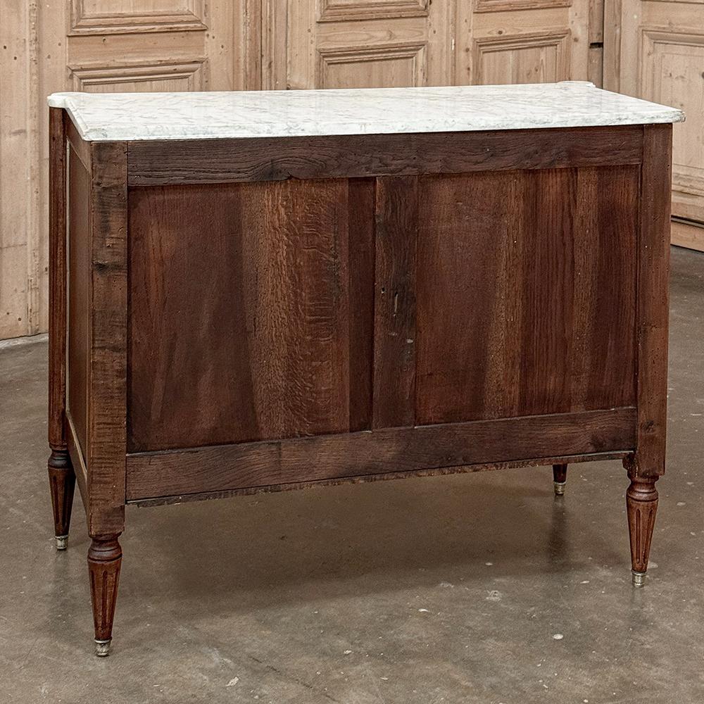 Antique French Louis XVI Commode in mogano con marmo di Carrara in vendita 12