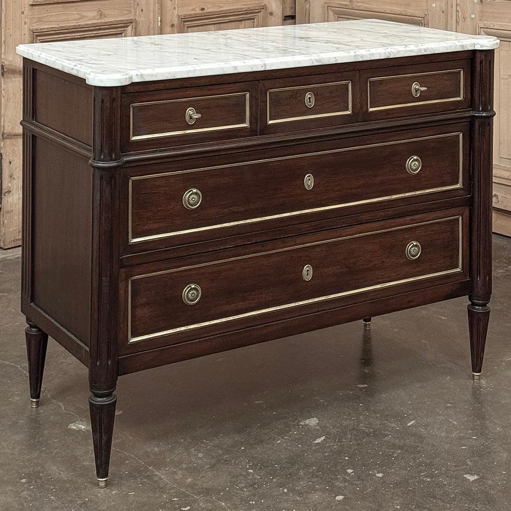 Antique French Louis XVI Mahogany Commode with Carrara Marble (Louis XVI.) im Angebot