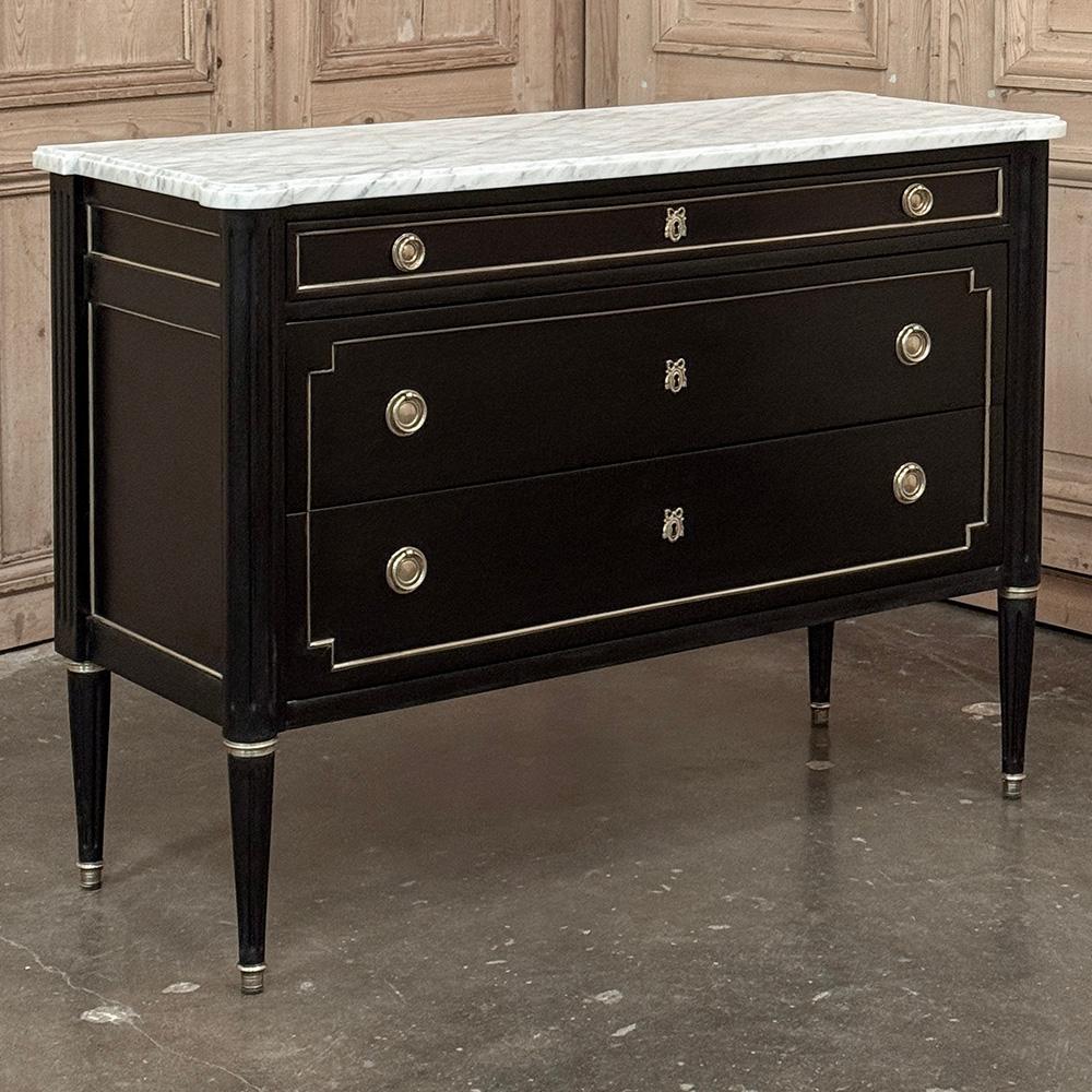 Antique French Louis XVI Mahogany Commode with Carrara Marble (Louis XVI.) im Angebot