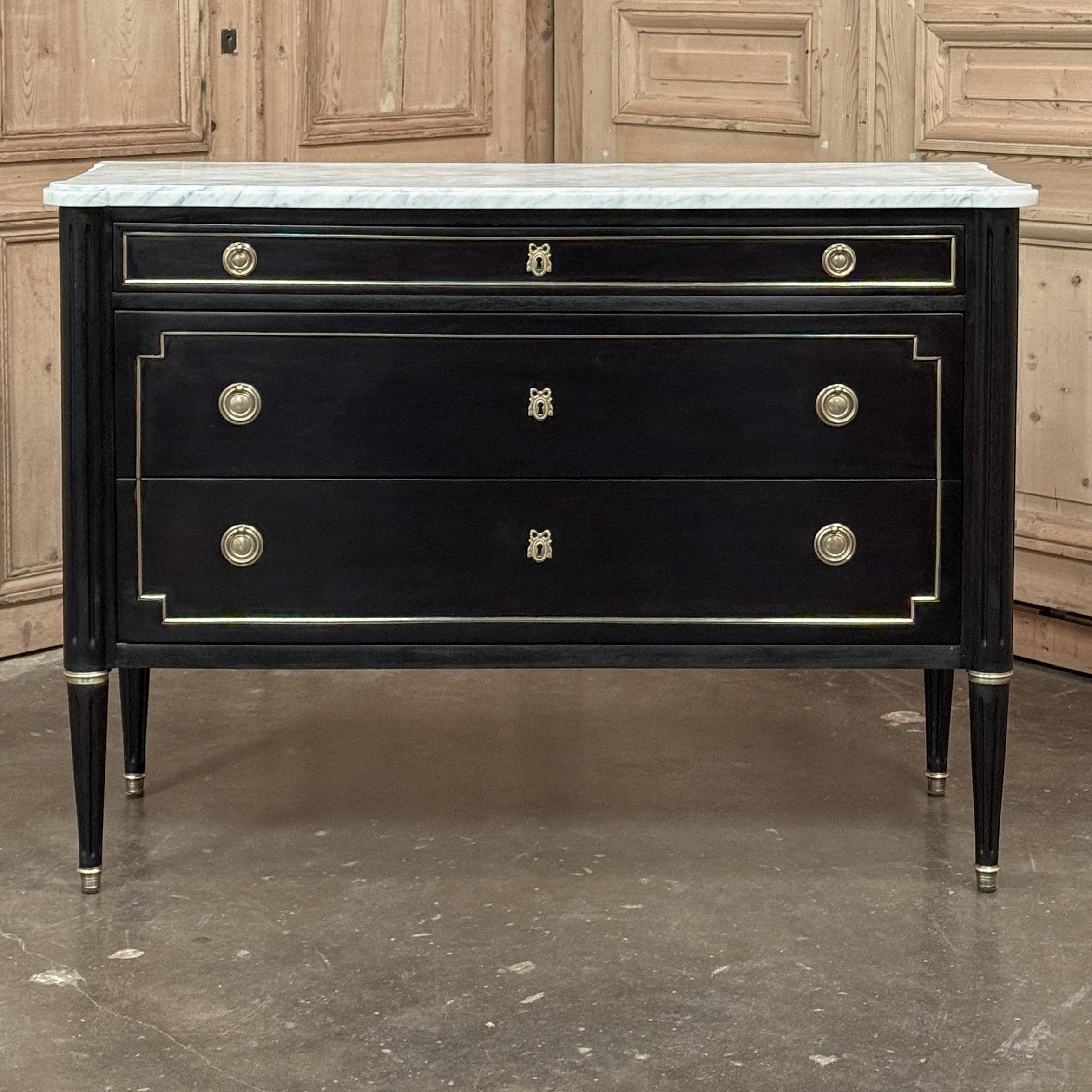 Antique French Louis XVI Mahogany Commode with Carrara Marble (Französisch) im Angebot