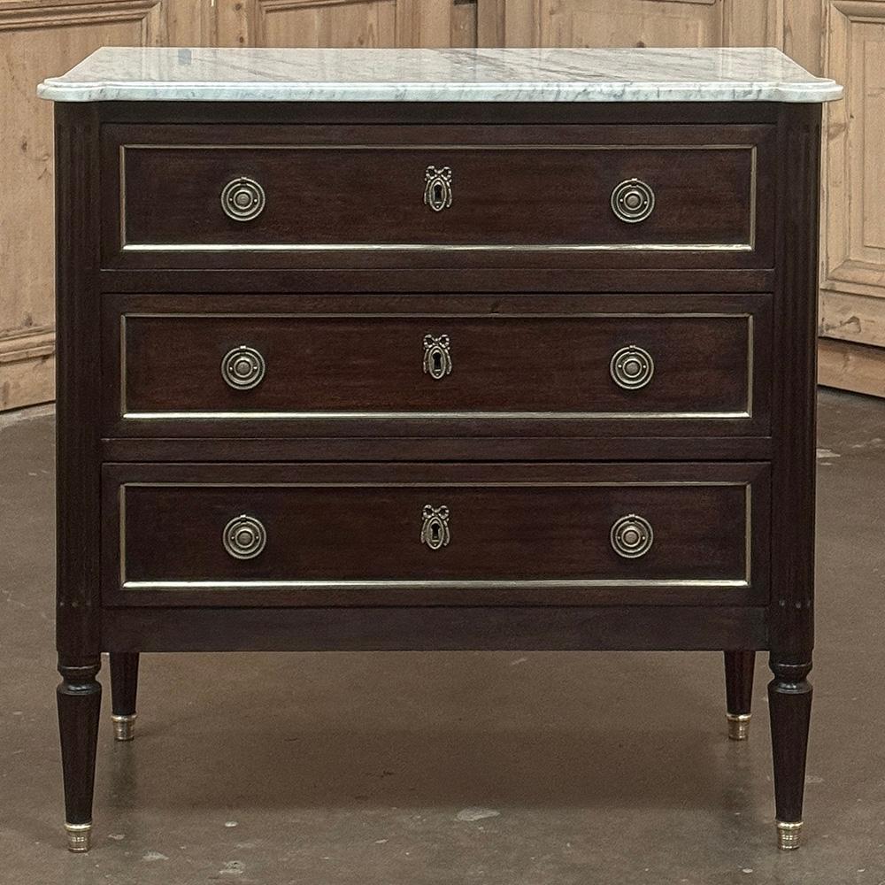 Ancienne commode française Louis XVI en acajou avec marbre de Carrare Bon état - En vente à Dallas, TX