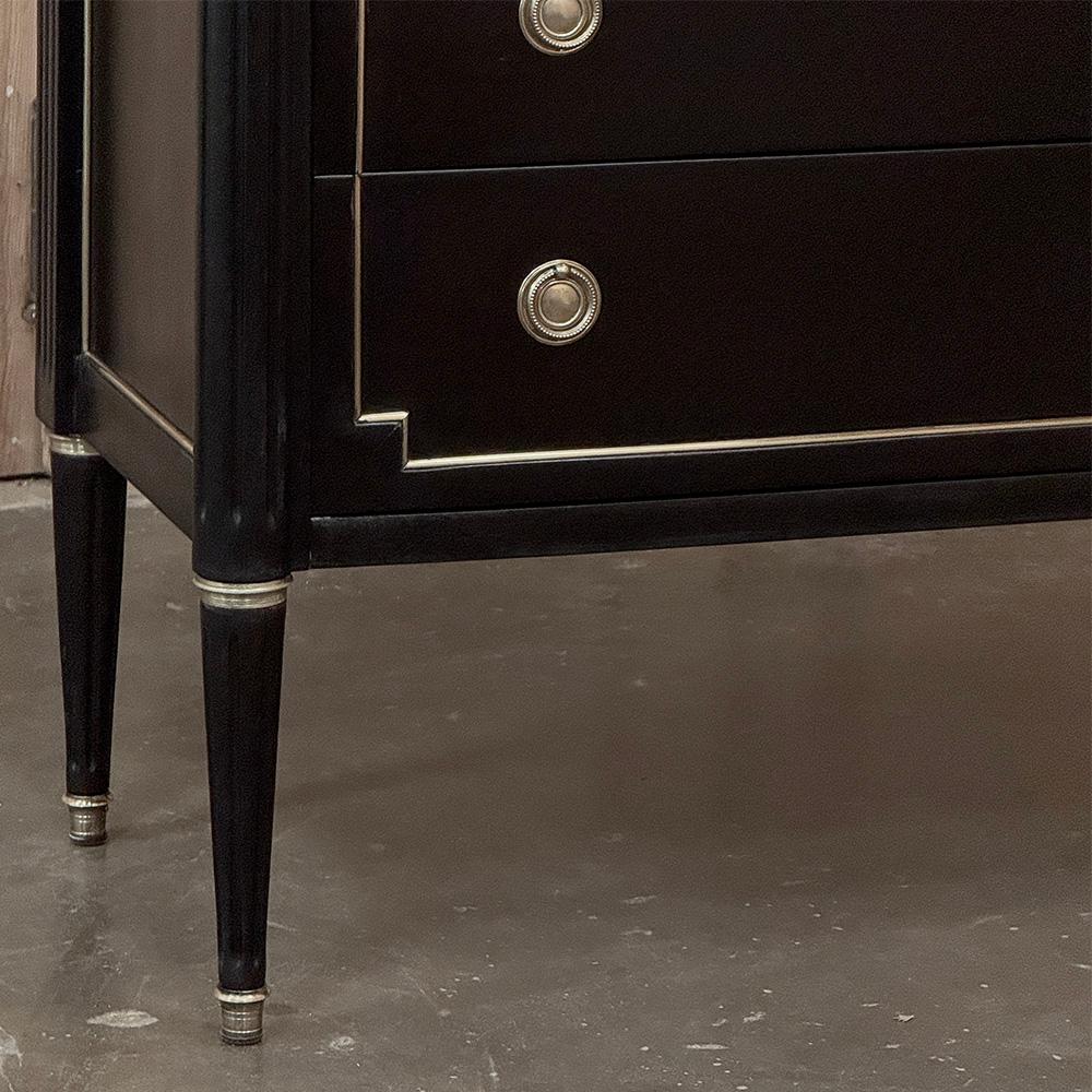 Antique French Louis XVI Mahogany Commode with Carrara Marble im Zustand „Gut“ im Angebot in Dallas, TX
