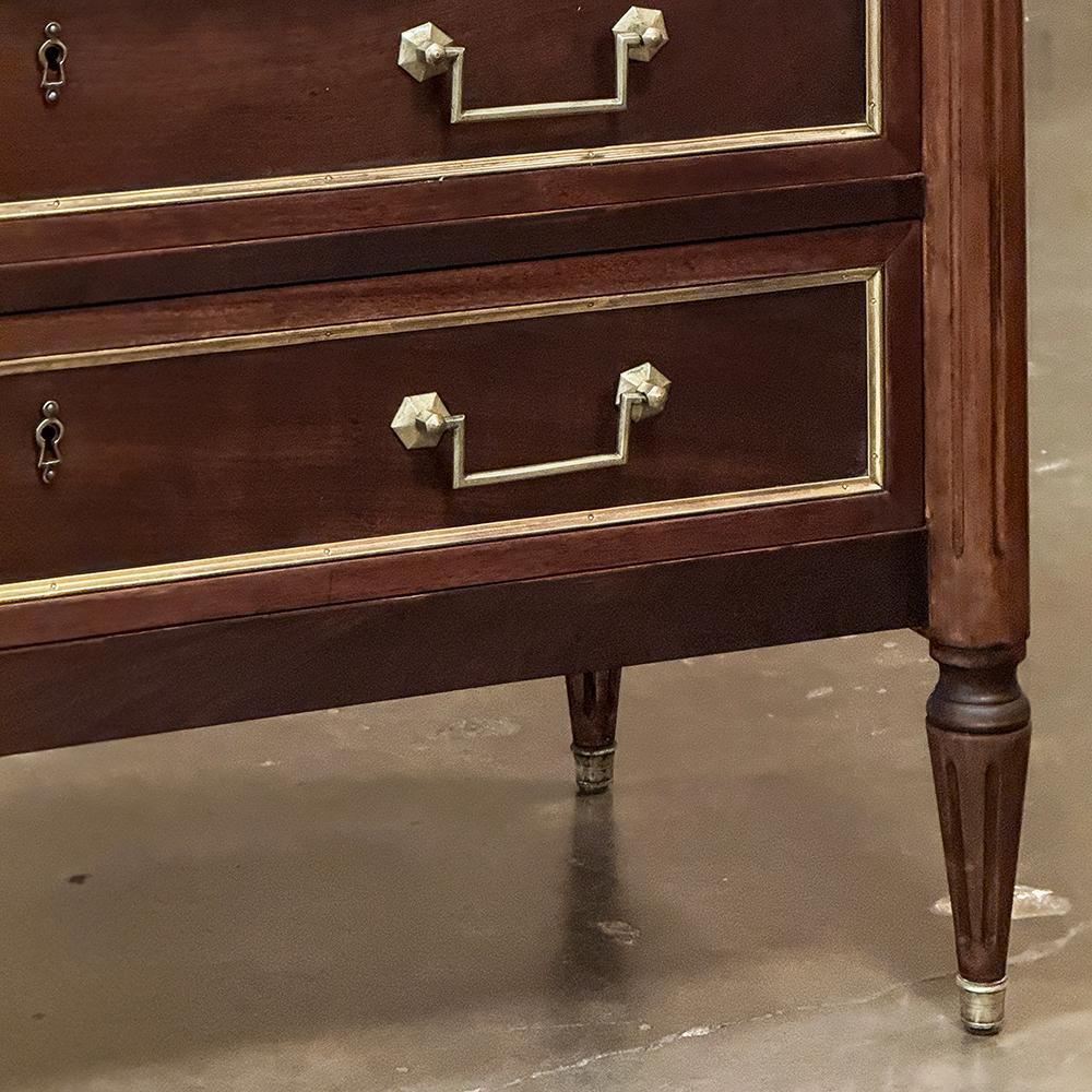 XX secolo Antique French Louis XVI Commode in mogano con marmo di Carrara in vendita