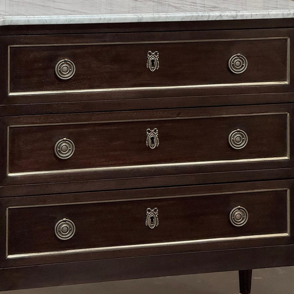 Ancienne commode française Louis XVI en acajou avec marbre de Carrare en vente 1