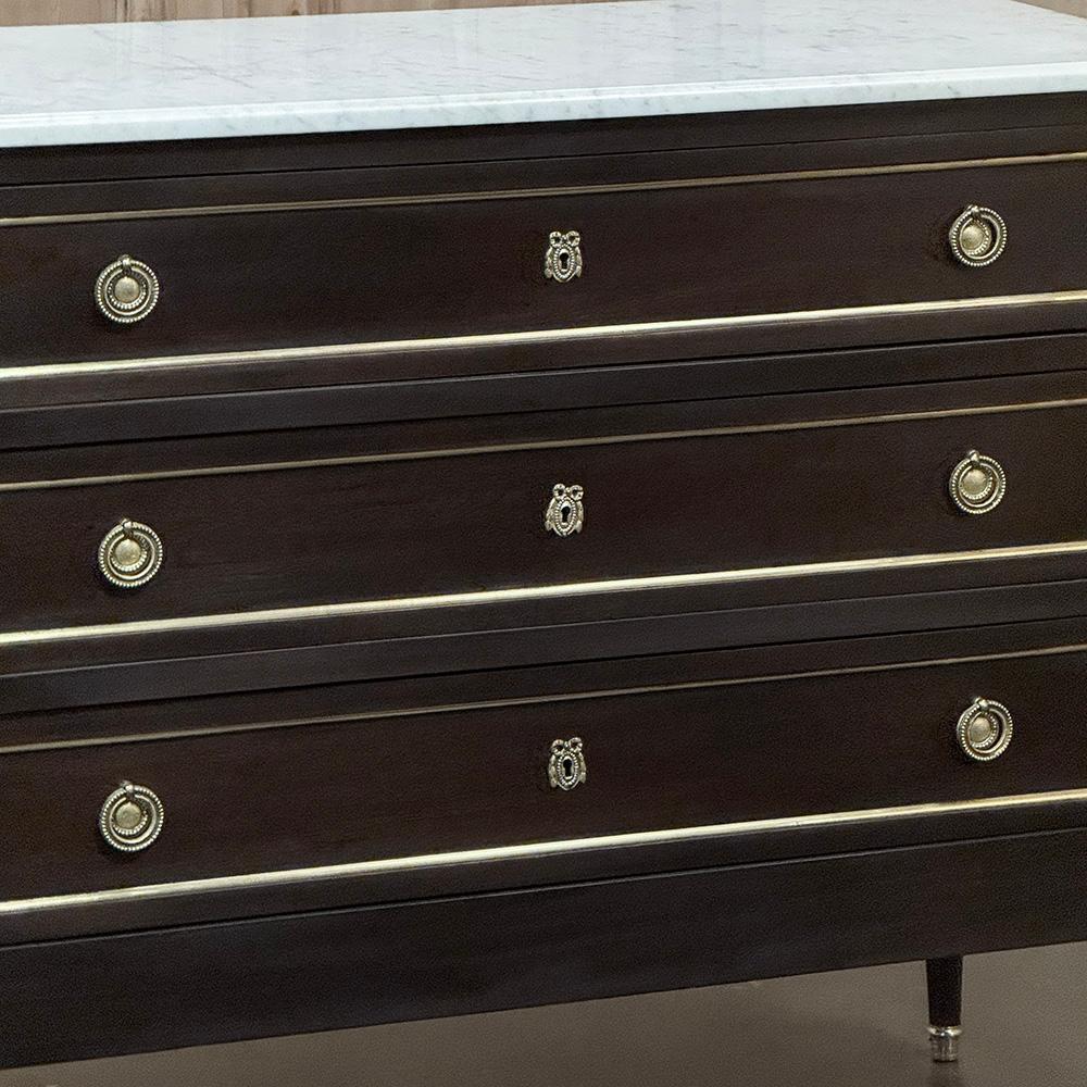 Ancienne commode française Louis XVI en acajou avec marbre de Carrare en vente 1
